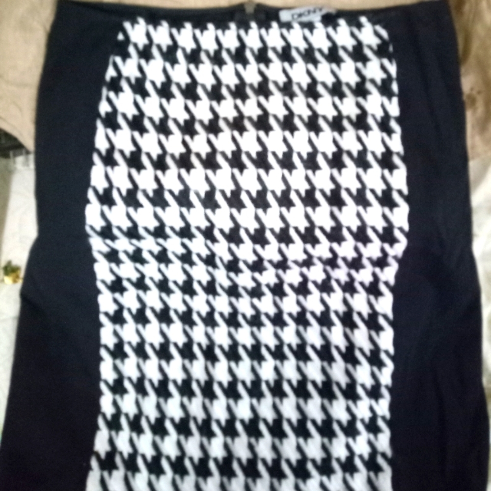Black and White Houndstooth DKNY Pencil Skirt